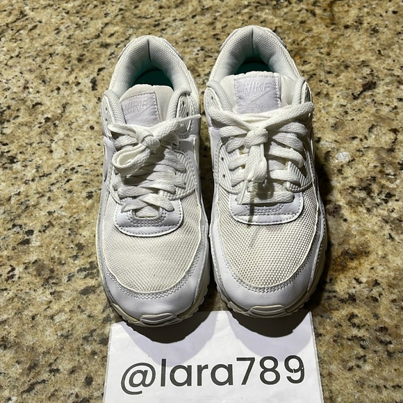 Nike Shoes - Nike Air Max 90